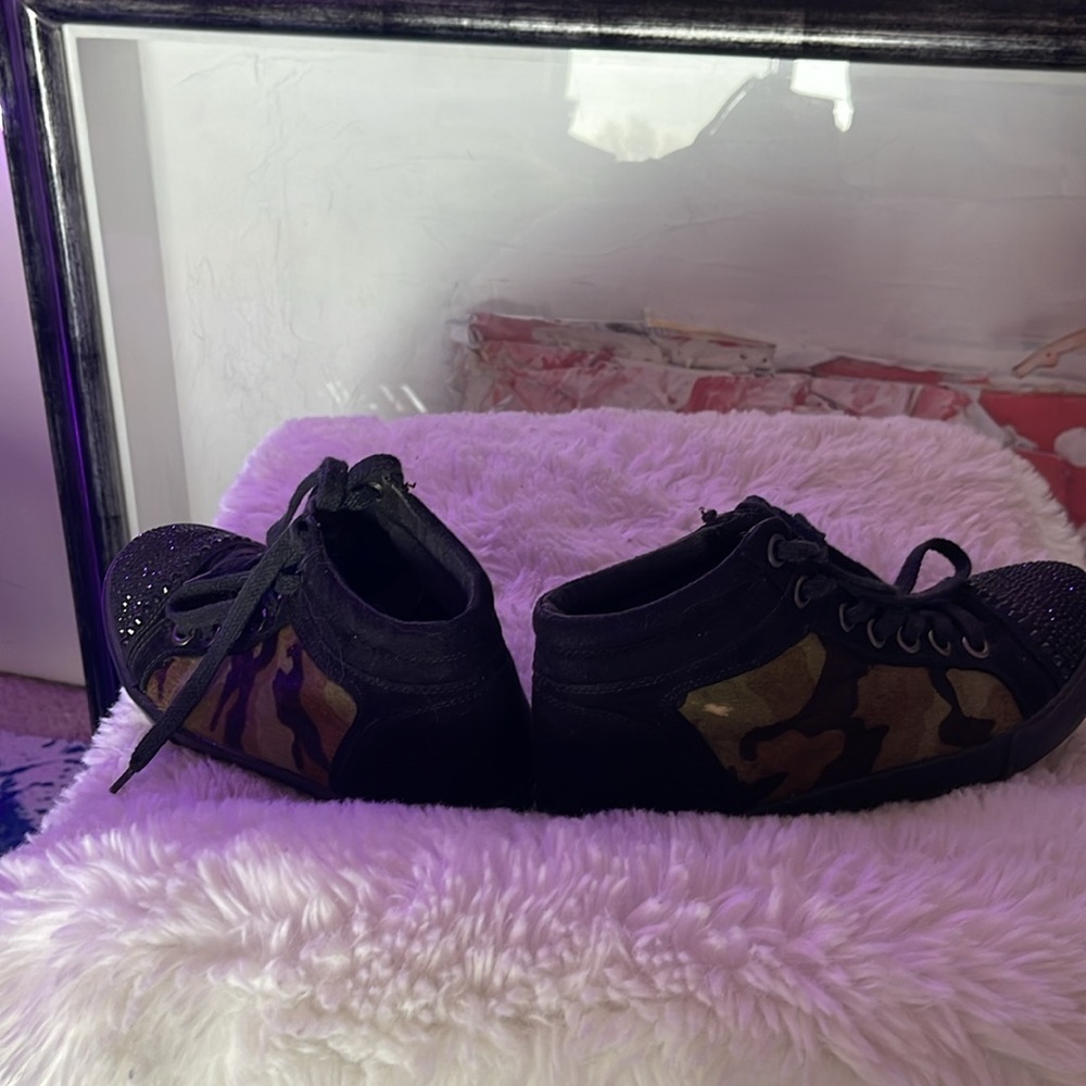 Kurt Geiger Carvela Stylish Black and Camouflage High-Top Sneakers - Picture 4 of 9